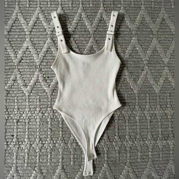 White body suit - Picture 1 of 3